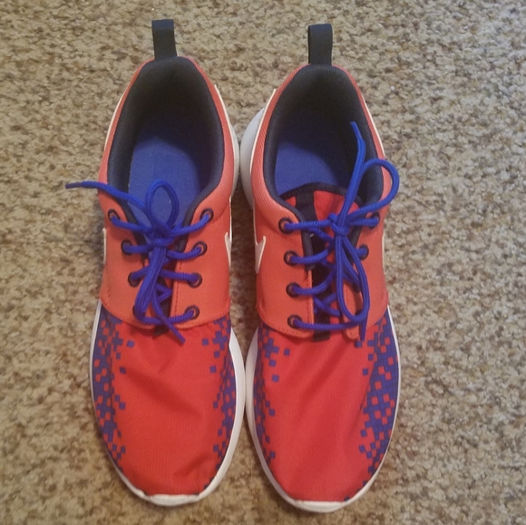 Nike Tennis Shoes Size 6 Youth - Picture 2 of 5